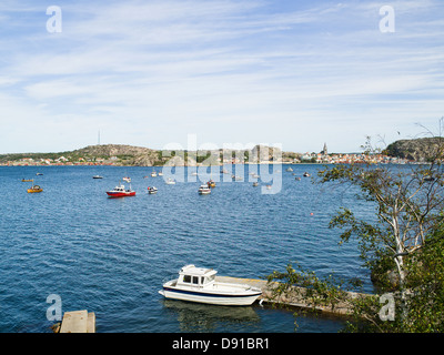 Vista su barche in un arcipelago, Svezia. Foto Stock