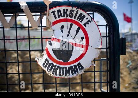 Area di Taksim, Istanbul, Turchia. 08 Giugno, 2013. Recenti manifestazioni di protesta in Turchia hanno generato un ondata di street la creazione artistica di criticare il governo. Credito: Jordi Boixareu/Alamy Live News Foto Stock