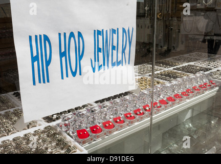 Hip Hop gioielli esposti in vetrina, Manhattan, NY Foto Stock