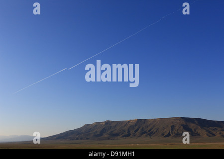 Contrail condensazione sentieri di vapore Foto Stock