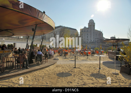 Herrmann beach bar al canale del Danubio Foto Stock