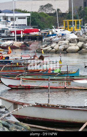 Outrigger barche nella baia di Manila, Filippine Foto Stock