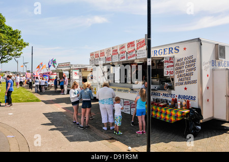 Mobile di fast food furgoncini a un evento esterno Foto Stock