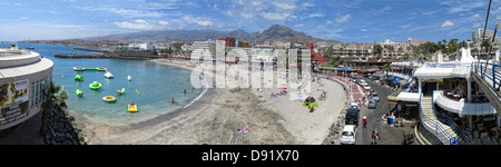 Panorama della spiaggia di Puerto Colon, vicino la Pinta beach, tra Playa Las Americas e Costa Adeje, Tenerife Sud Foto Stock