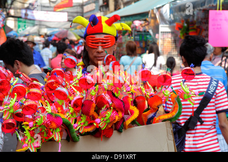 Bangkok Thailandia,Thai,Samphanthawong,Chinatown,Mangkon,shopping shopper shopping shopping negozi mercato mercati di mercato di acquisto di vendita, negozio di vendita al dettaglio sto Foto Stock