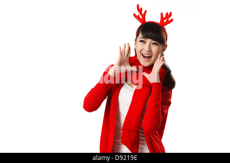 Giovane donna che indossa un panno di Natale Foto Stock