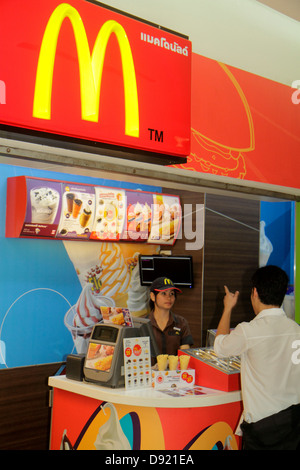 Bangkok Thailandia,Thai,Pathum WAN,Rama 1 Road,MBK Centre,centro,complesso,centro commerciale, galleria, shopping shopper shopping negozi di mercato mercati di mercato buy Foto Stock