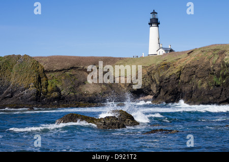 Newport Oregon negli Stati Uniti. Yaquina Capo Faro situato in Yaquina Capo Eccezionale area naturale Foto Stock