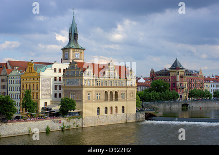 Praga Fiume Moldava e Stare Mesto Città Vecchia Repubblica Ceca Foto Stock