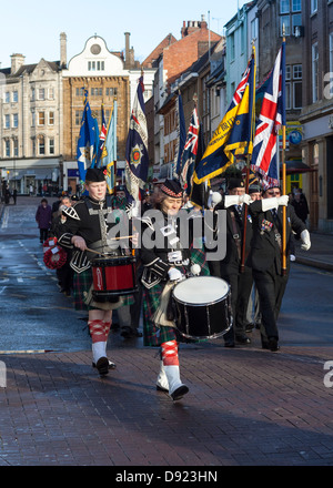 Un tipico Royal British Legion band leader del marzo attraverso il centro di Northampton. Foto Stock