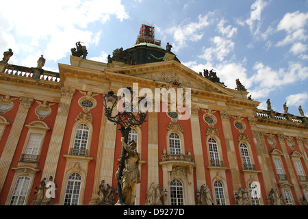 Il nuovo palazzo (Neues Palais) nel Regio Parco Sanssouci a Potsdam, Germania. Foto Stock