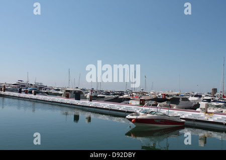 Yachts, porto turistico di Puerto Banus Puerto Banus, vicino a Marbella, Costa del Sol, Andalusia, Spagna Foto Stock