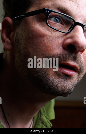 A quarant'anni Uomo con occhiali Foto Stock