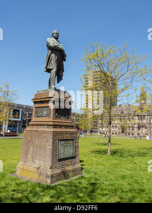 Statua di John Vaughan 1799-1868 nella piazza centrale Middlesbrough Regno Unito. Egli ha scoperto local ironstone depositi. Foto Stock