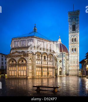 La Basilica di Santa Maria del Fiore (Inglese: basilica di Santa Maria del Fiore) è la chiesa principale di Firenze, Italia Foto Stock