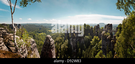 Il Bastei bridge e l'Elba montagne di arenaria, Bastei, Bassa Sassonia, Germania Foto Stock