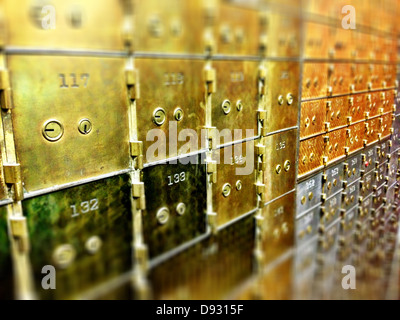 Close up bloccato cassette di sicurezza Foto Stock