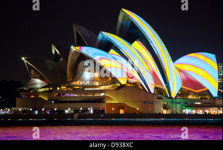 Effetti speciali di illuminazione sul Sydney Opera House durante l annuale vivida luce Sydney Festival, Australia Foto Stock