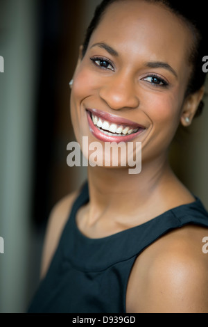 Close up di donna faccia sorridente Foto Stock