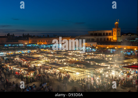 La Jemaa El Fnaa, quadrato e la piazza del mercato di Marrakech, Marocco Foto Stock