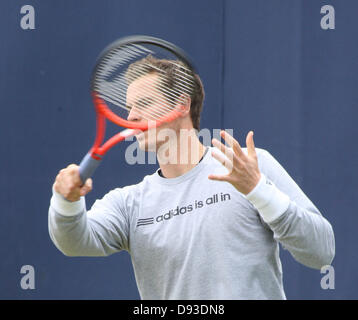 Londra, Regno Unito. Il 10 giugno 2013. Andy Murray avente pratica durante il Aegon Championships dalla Queen's Club di West Kensington. Credit: Azione Plus immagini di sport/Alamy Live News Foto Stock