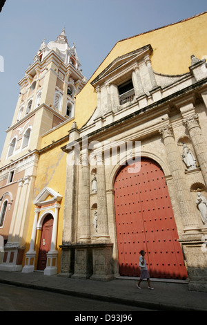 Cattedrale di Cartagena e gli edifici coloniali nel centro storico di Cartagena de Indias, Colombia Foto Stock