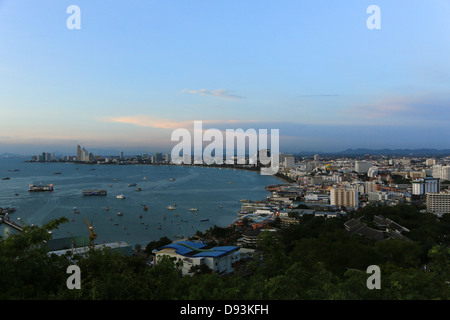 Pattaya Bay e la città dal di sopra, Thailandia Foto Stock