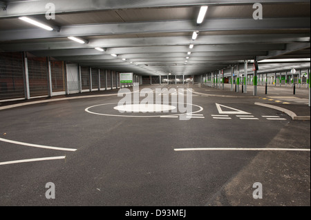 Sfondo vuoto Road Roundabout righe bianche Foto Stock