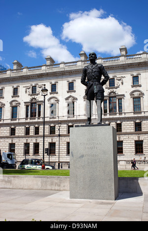 Jan Christian granello di fuliggine statua in piazza del Parlamento, Westminster Londra England Regno Unito. Foto Stock