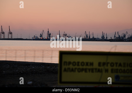 Porto di Salonicco nel tardo pomeriggio Foto Stock