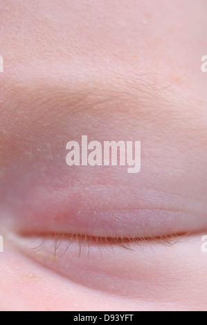 Extreme close-up di neonati con occhio chiuso Foto Stock