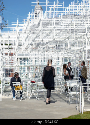Serpentine Gallery Pavilion 2013 progettato dall architetto giapponese Sou Fujimoto, London, Regno Unito Foto Stock