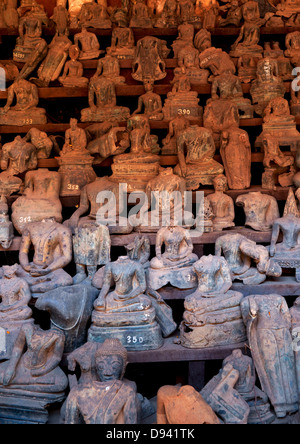 Headless statue in Iva Sisaket, Vientiane, Laos Foto Stock