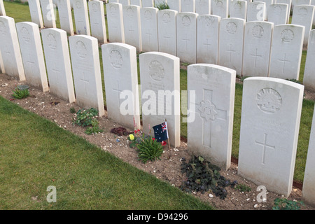 La trama da cui Australia il soldato sconosciuto è stato riesumato in 1993, il Cimitero di Adelaide, Villers-Bretonneux, Somme, Francia. Foto Stock