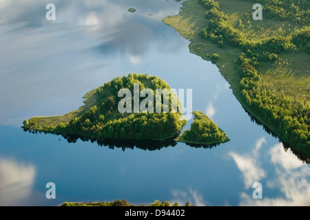 Isola in un lago, Dalarna, Svezia. Foto Stock