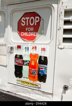 Battuta di arresto per i bambini segno e soda pop annuncio sul cibo carrello fornitore - USA Foto Stock