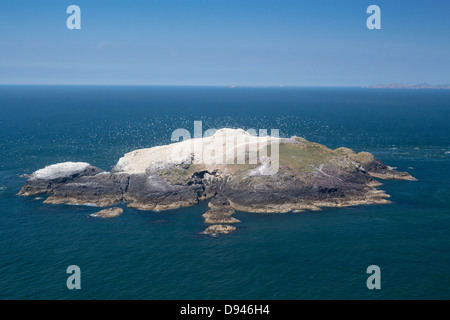 Vista aerea di Grassholm islandthe terzo più grande colonia gannet nel mondo al largo della costa del Pembrokeshire Wales UK Foto Stock