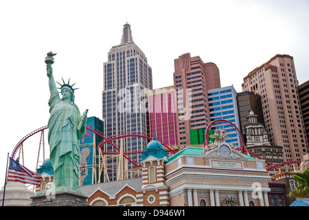 Basso angolo di visualizzazione in miniatura della statua della libertà di Las Vegas Foto Stock