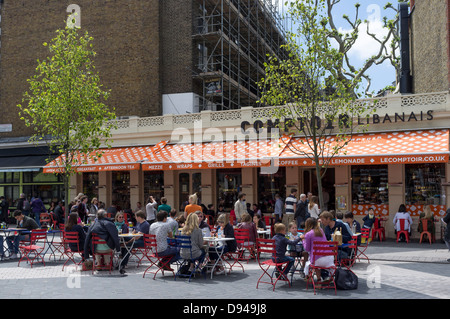 Sala da pranzo esterna a South Kensington. Foto di Julie Edwards Foto Stock