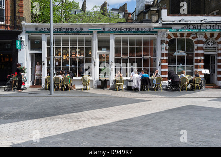 Sala da pranzo esterna a South Kensington. Foto di Julie Edwards Foto Stock