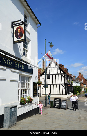 "Re della testa' pub, market Hill, Buckingham, Buckinghamshire, Inghilterra, Regno Unito Foto Stock