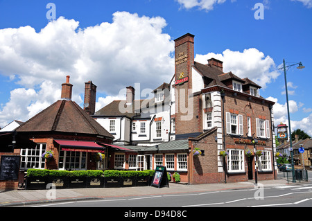 The Admiral Nelson pub, High Street, Whitton, London Borough of Richmond upon Thames, Greater London, England, Regno Unito Foto Stock