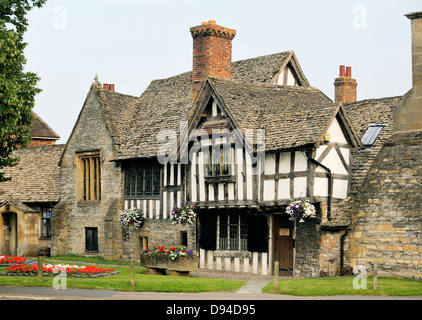 Il Almonry nella città di Evesham, Worcestershire, Inghilterra. 14 C home dell'Elemosiniere di Evesham Abbey. Oggi un museo Foto Stock