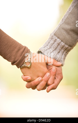 Tenendosi per mano. Foto Stock