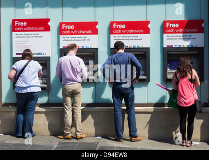 HSBC ATM Bancomat, Newcastle upon Tyne, England, Regno Unito Foto Stock