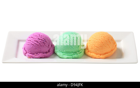 Tre palline di gelato sulla piastra lunga Foto Stock