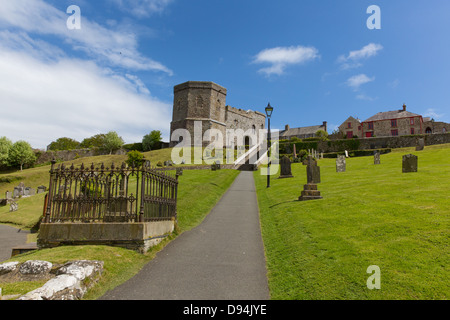 St Davids Cathedral nel cimitero St Davids City Pembrokeshire Wales risale al XII secolo Foto Stock
