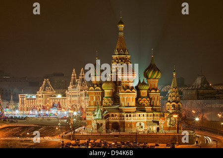 San Basilio cattedrale e grandi magazzini GUM a Mosca, Russia Foto Stock