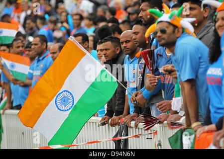 Londra, Regno Unito. 11 Giugno, 2013. L'India è un fan durante l'ICC Champions Trophy international cricket match tra India e il West Indies all' Oval Cricket Ground su Giugno 11, 2013 a Londra, Inghilterra. (Foto di Mitchell Gunn/ESPA/Alamy Live News) Foto Stock