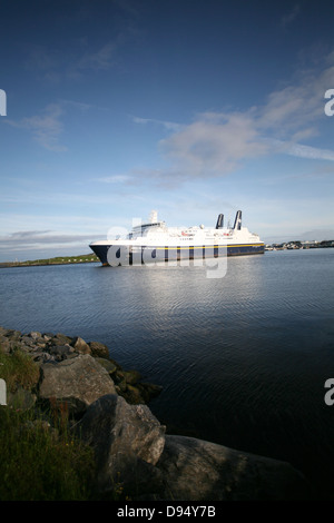 Il Joseph e Clara Smallwood un Marine Atlantic Ferry Boat si sta preparando al dock in Port aux Basques, Terranova. Foto Stock